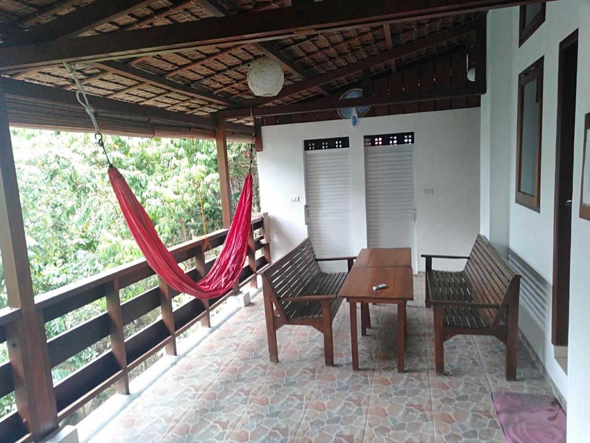 Treetop Guesthouse And Bungalows Сабанг Экстерьер фото